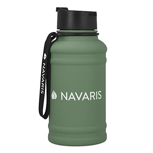 Navaris Botella de agua de acero inoxidable - Cantimplora de metal de 1.3 L - Garrafa para bebidas para deporte camping gimnasio yoga - Verde oscuro
